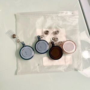 (NEW) Set of 4 Retractable Badge and ID Holders, Assorted Colors